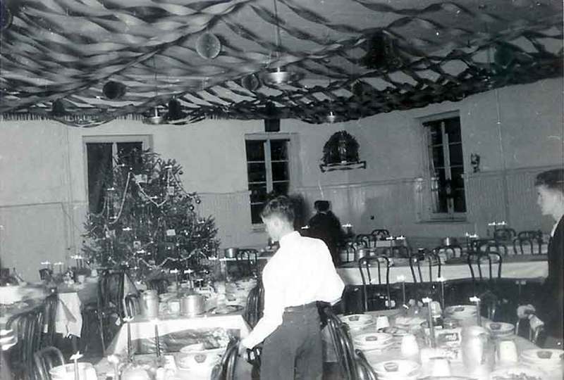  Preparation for the Christmas dinner.